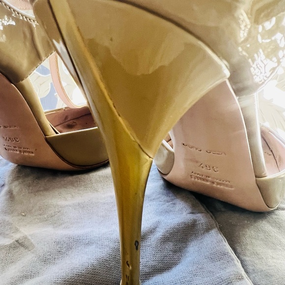 Miu Miu nude t-bar ankle strap patent leather with gold details - Picture 6 of 7